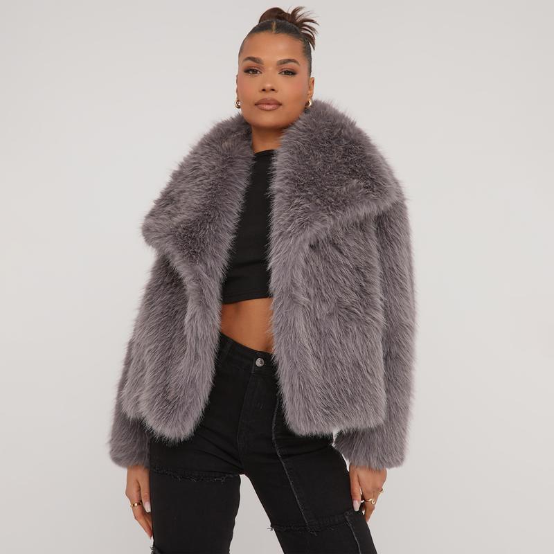 VICTORIA - Модерно зимно яке с детайл на широк яка и cropped кройка
