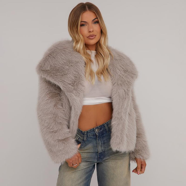 VICTORIA - Модерно зимно яке с детайл на широк яка и cropped кройка